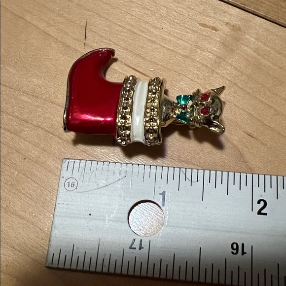 Vintage Festive Red Boot Cat Brooch with Rhinestones - Picture 7 of 9